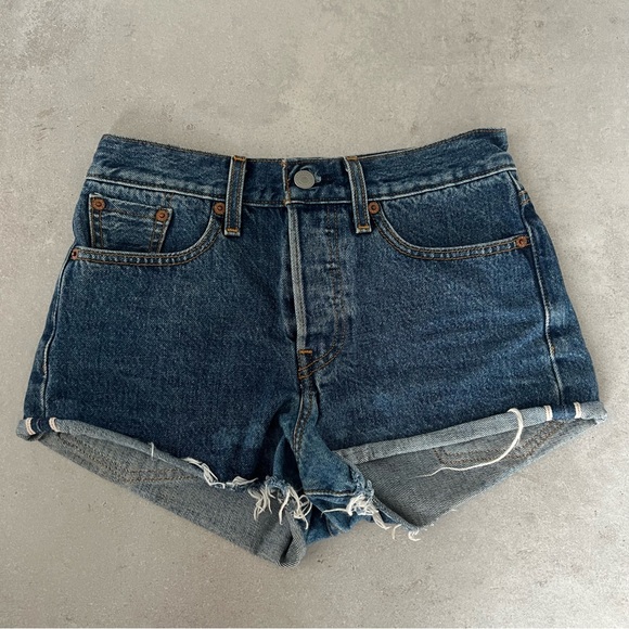 LEVI’S WHITE OAK CONE DENIM SHORTS - Picture 8 of 9
